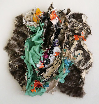 あいつらのうわべ（這いずり回るやつら）, mixed media (fake fur, acrylic, thread on  cotton canvas), 37 x 36cm, 2019.