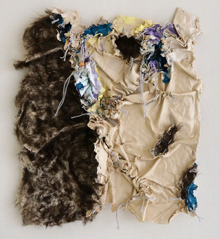 あいつらのうわべ（ミュータント）, mixed media (fake fur, acrylic, thread on  cotton canvas), 38 x 33cm, 2019.