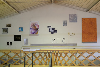 Jahresgaben Ausstellung "Steuerbord-Backbord"  2022, Blick von der hin- und herschiebbaren  Empore unserer großen Werkhalle
