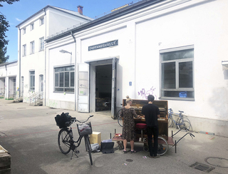 Die große Werkhalle im Kreativquartier /Aussenansicht  