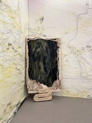 Skulptur Neringa Vasiliauskatè in der Ausstellung 'Blind Date', Müncxhen 2023